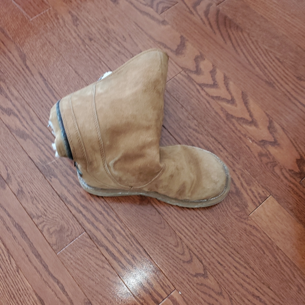 UGG